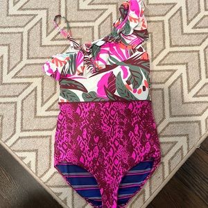 Maaji, Youth 14, One Piece